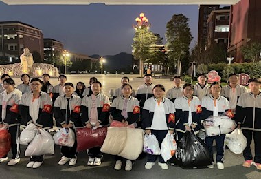 湘北职专：夜幕下的“世界杯（中国）快递员”